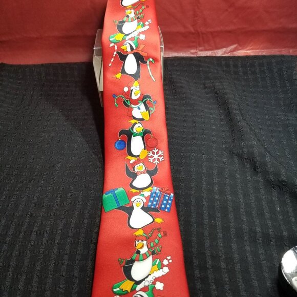 Holiday Penguins Tie New in Box - Picture 1 of 2